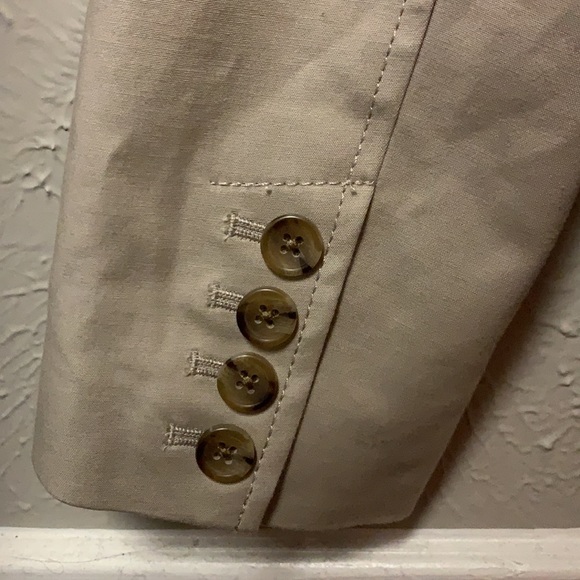 Beige/tan banana republic blazer with skirt size 6 in very good condition - Picture 5 of 8